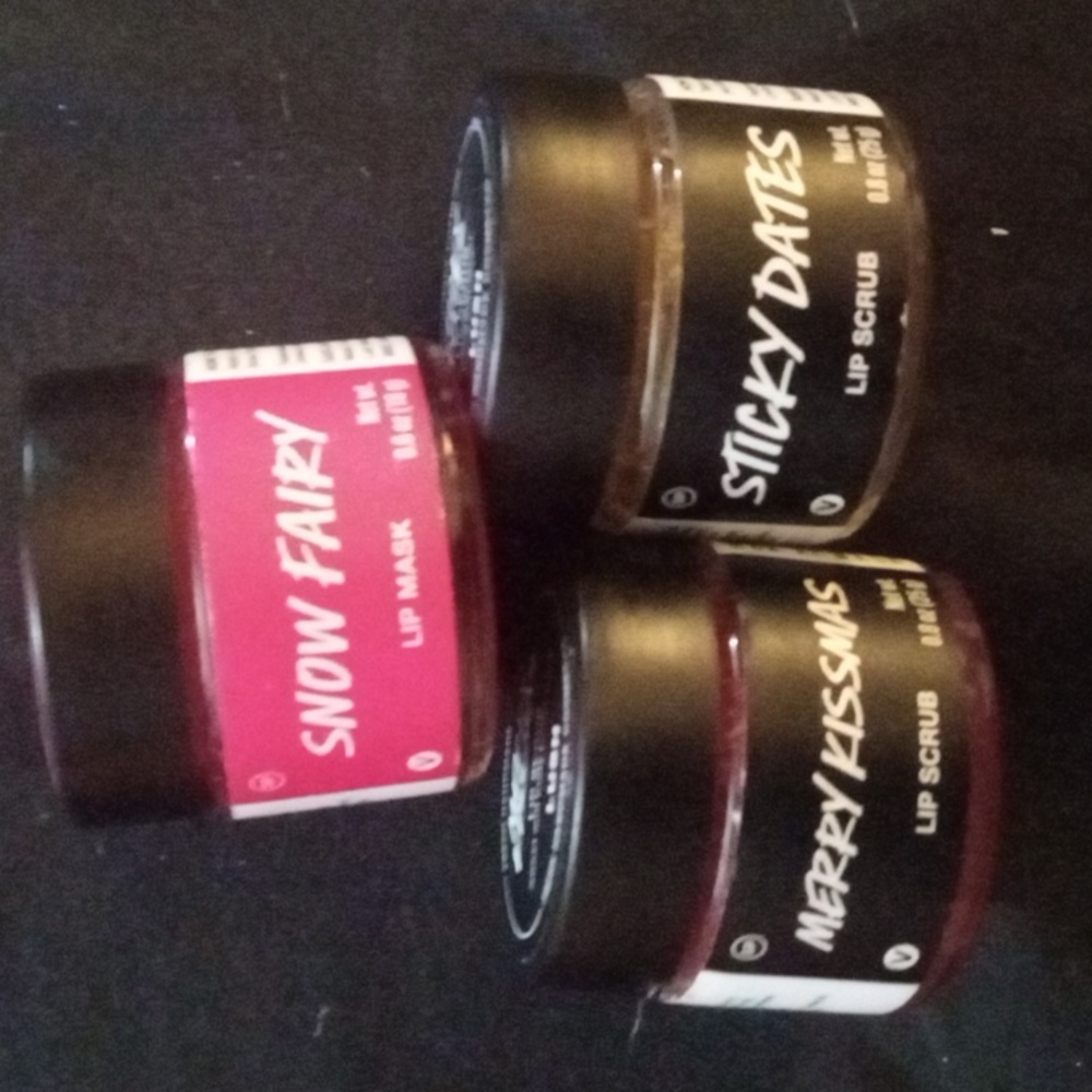 2 Lush lip scrubs+ a Lush lip mask Bundle